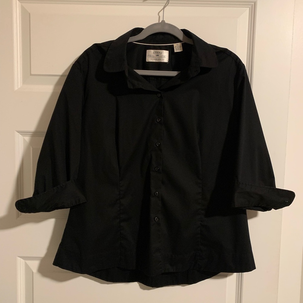 NWOT Women’s Riders by Lee Slimming Black Button Up